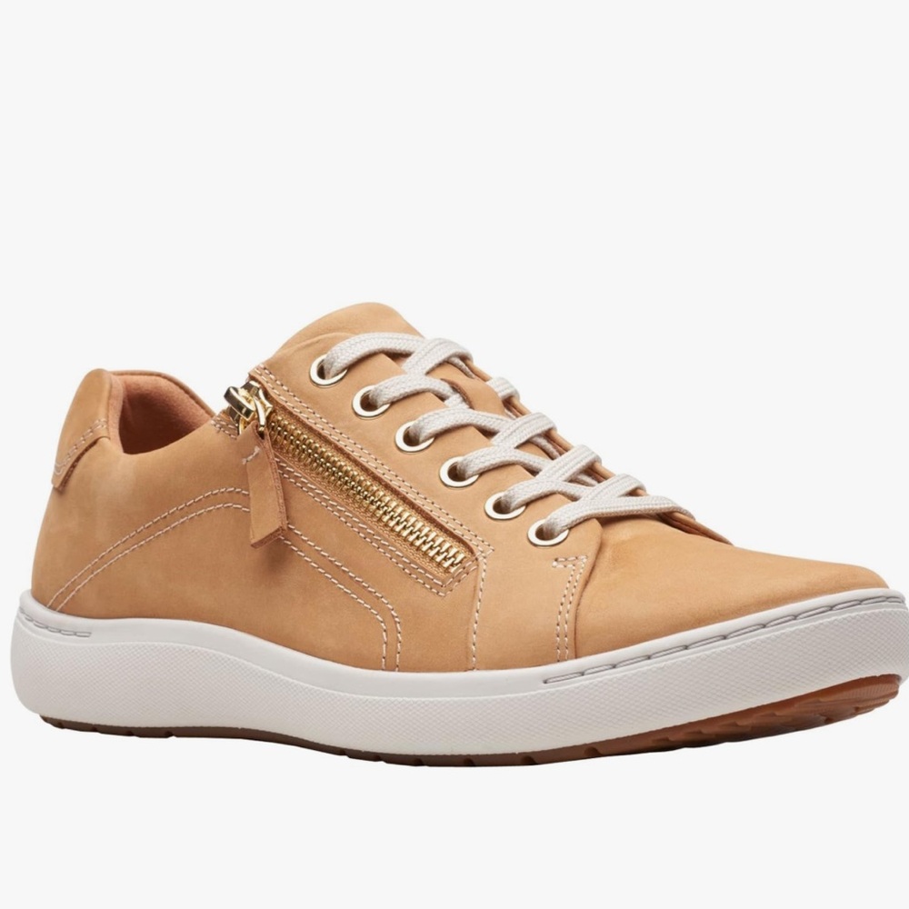 Clark’s women’s Nalle Lace Sneaker Camel Nubuck size 7.5